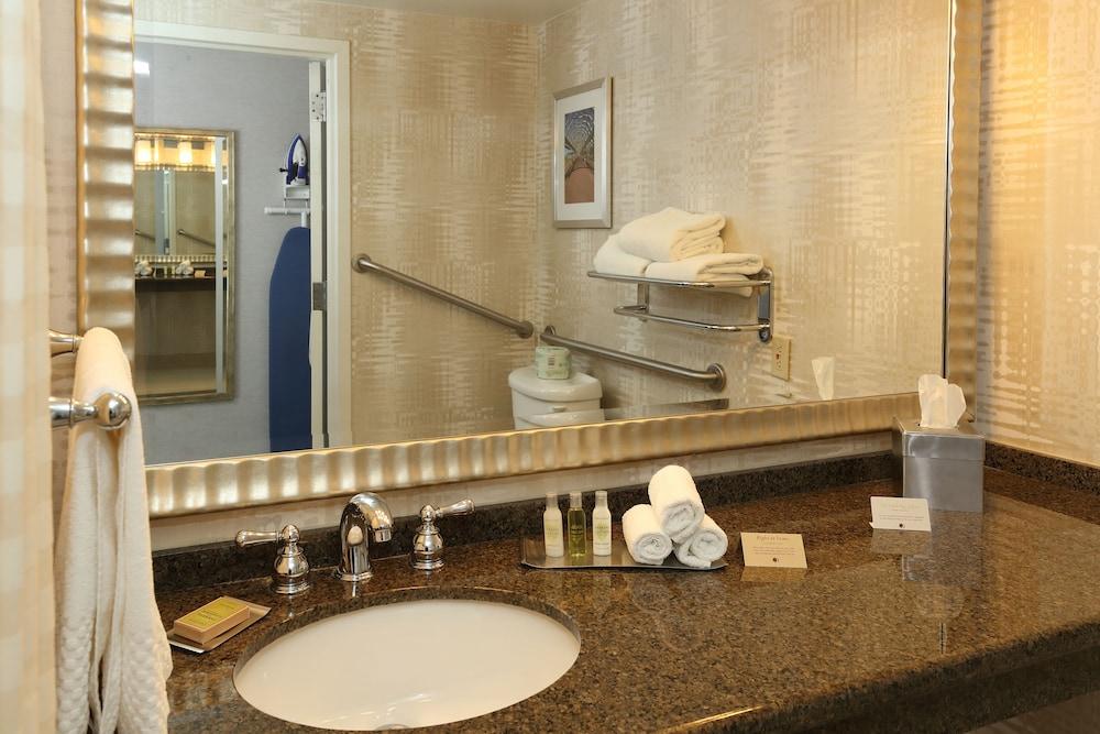 Doubletree By Hilton Boston/Westborough Hotel Exterior photo