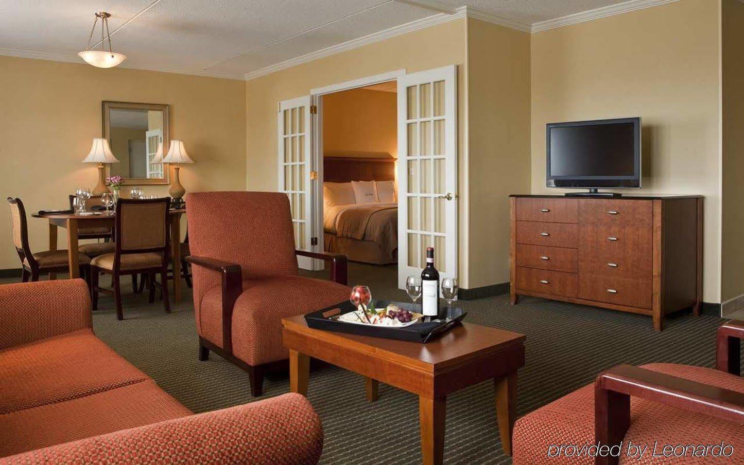 Doubletree By Hilton Boston/Westborough Hotel Exterior photo